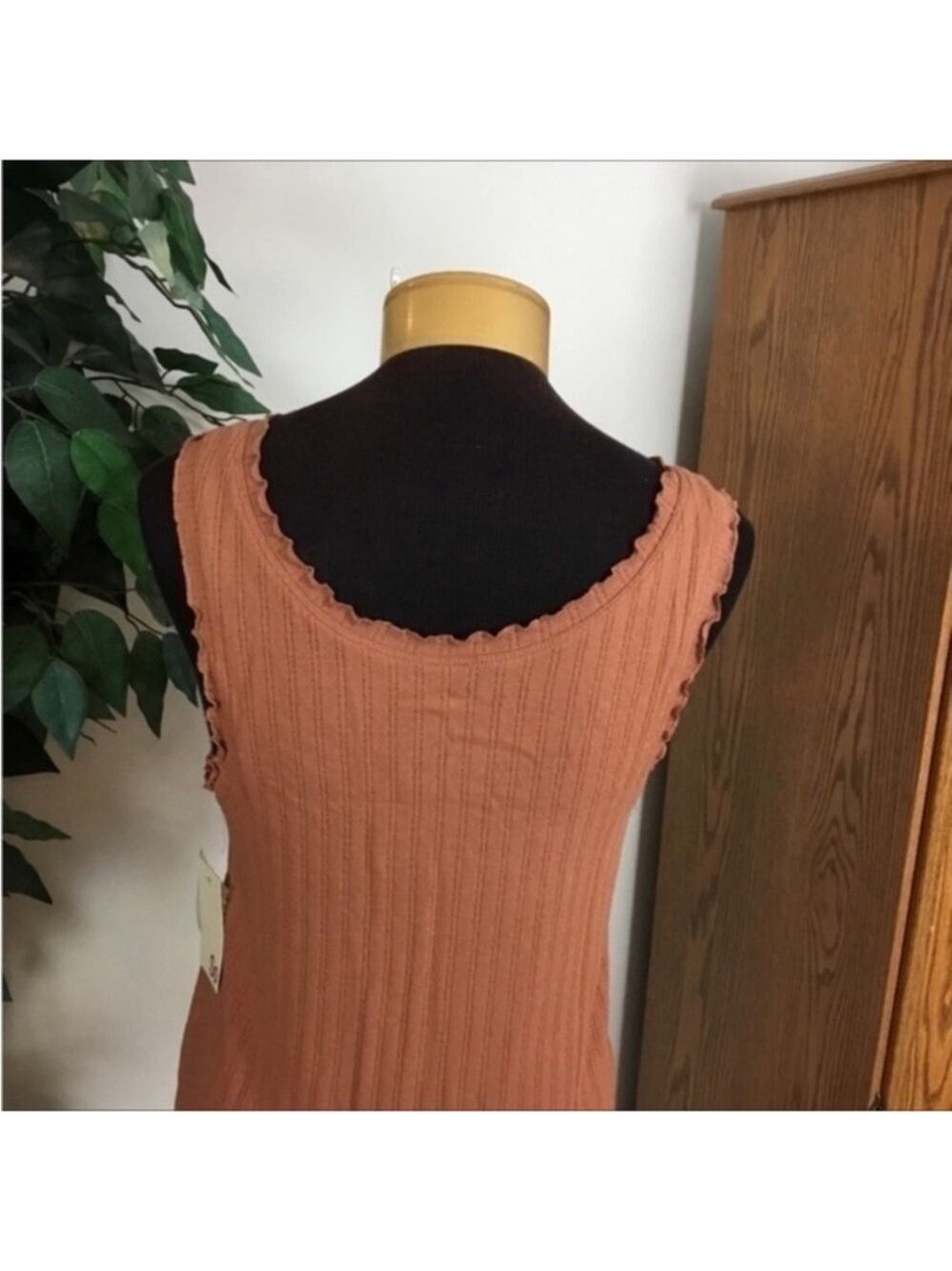 SO button down sleeveless tank Woman’s Junior’s size XL cinnamon scoop neck - Picture 8 of 11